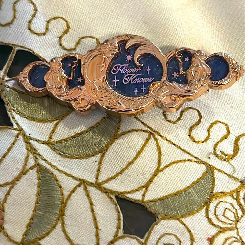 Flowerknows barrette